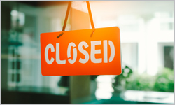 Closed,Sign,Hang,On,Mirror,Door,Front,Of,Office,Room.